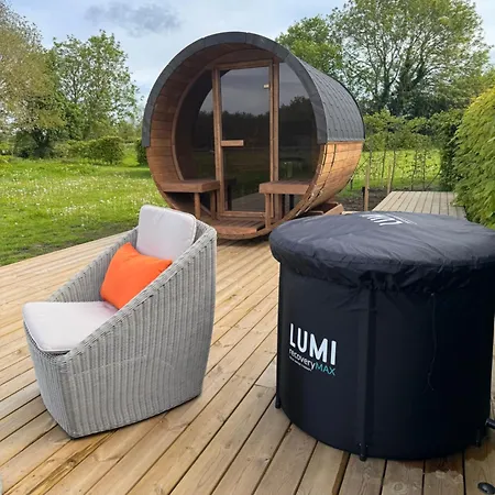 Дом отдыха Luxury Barn With Sauna Near Welcoming Families, Friends, Groups Йорк